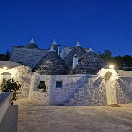 セルヴァ・ディ・ファザーノ Trulli Giaci&Mauriアパートホテル エクステリア 写真