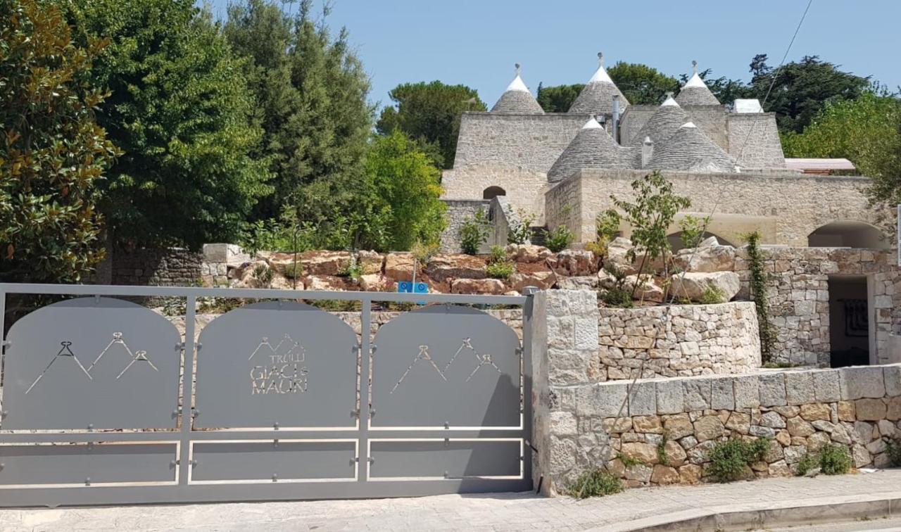 セルヴァ・ディ・ファザーノ Trulli Giaci&Mauriアパートホテル エクステリア 写真